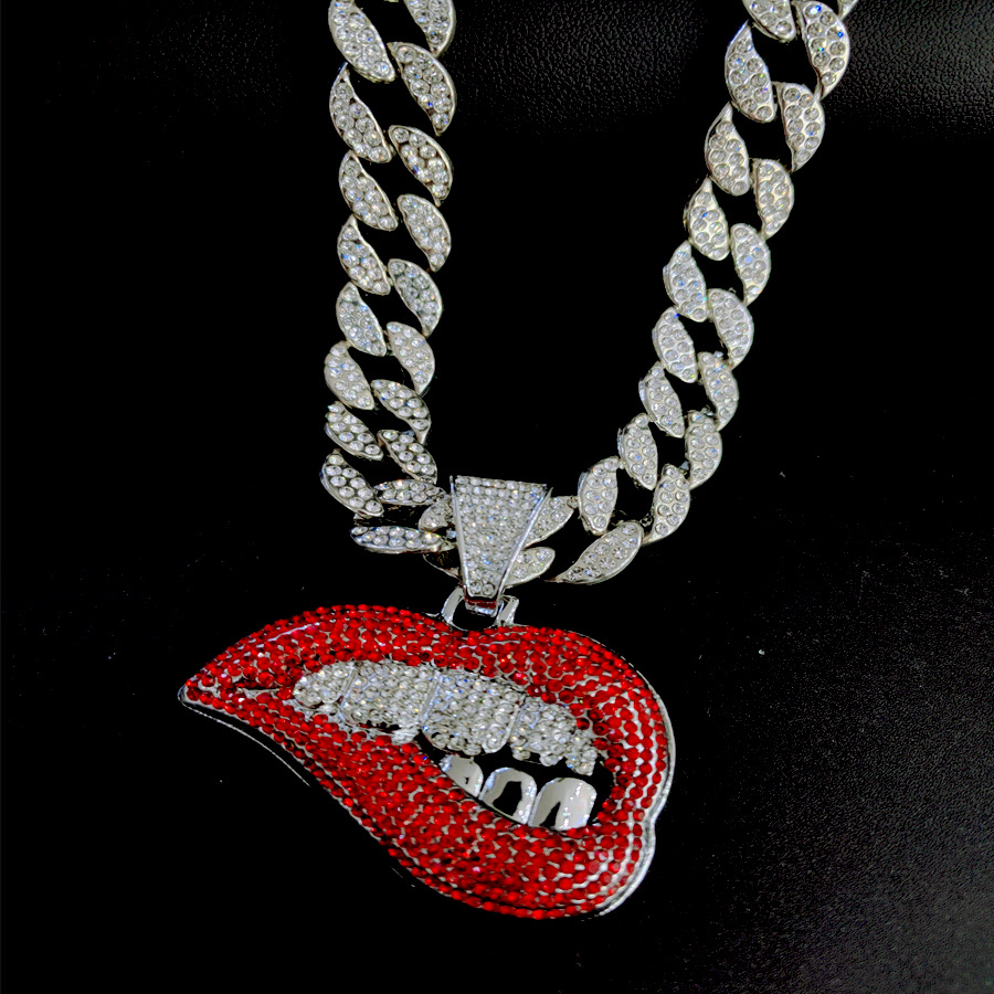 Europa y América Hip Hop aleación collar de labios rojos venta caliente transfronteriza full diamond sexy mordedura colgante Amazon cadena cubana