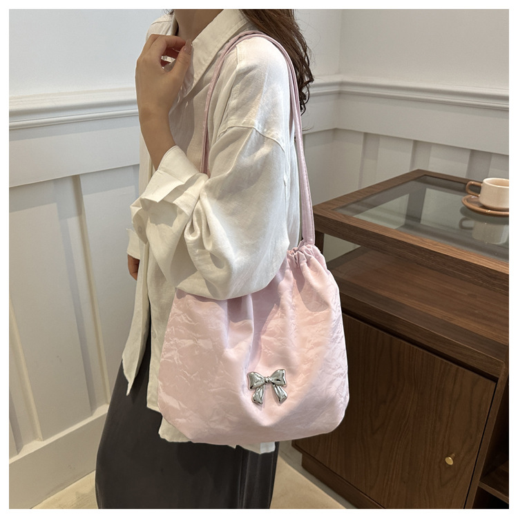 Large-capacity, elegant commuter tote bag, bow single-shoulder bag, distinctive pleated crossbody bag, 2024 new style bag trend undefined