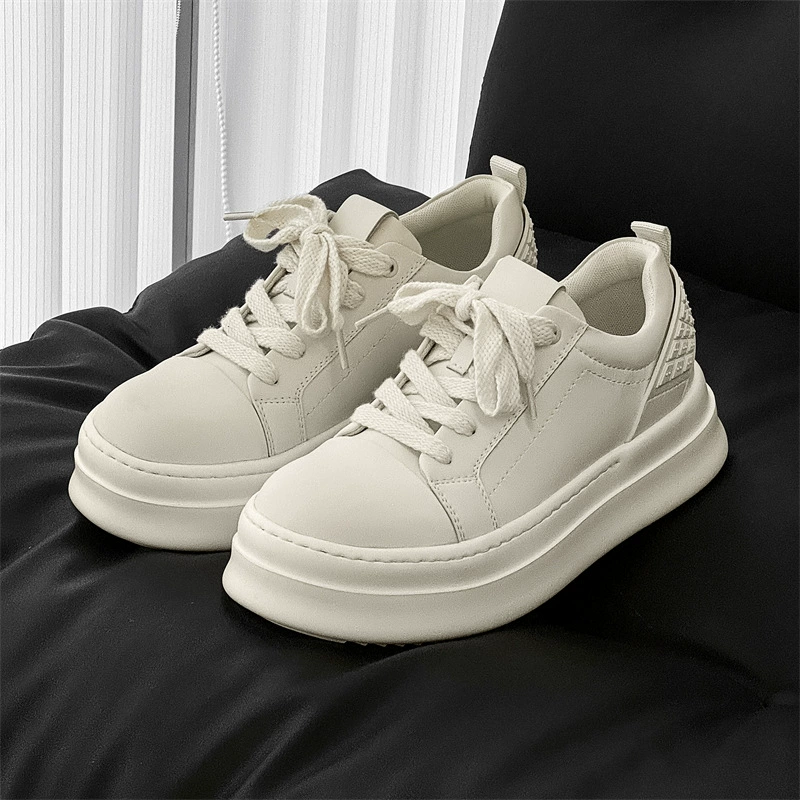 Кроссовки мужские 2024 мягкая кожа толстая подошва противоскользящая дышащая дикая спортивная доска обувь днища мужская обувь