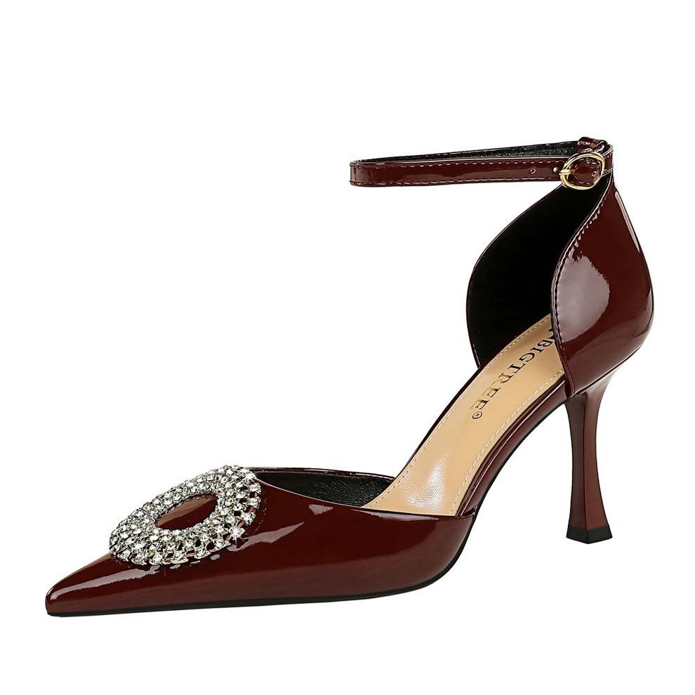 8323-K62 Fashionable pointed thin heel high-heeled shoes with patent leather glossy surface, hollow rhinestone round buckle, straight strap high-heeled sandals