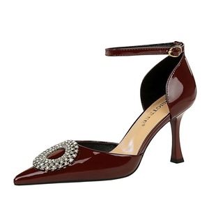 8323-K62 Fashionable pointed thin heel high-heeled shoes with patent leather glossy surface, hollow rhinestone round buc