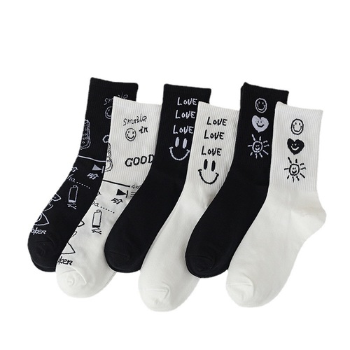 Socks for women with smiling faces in the tube Korean love ins trendy letters black and white sports men's high-top couple's stockings