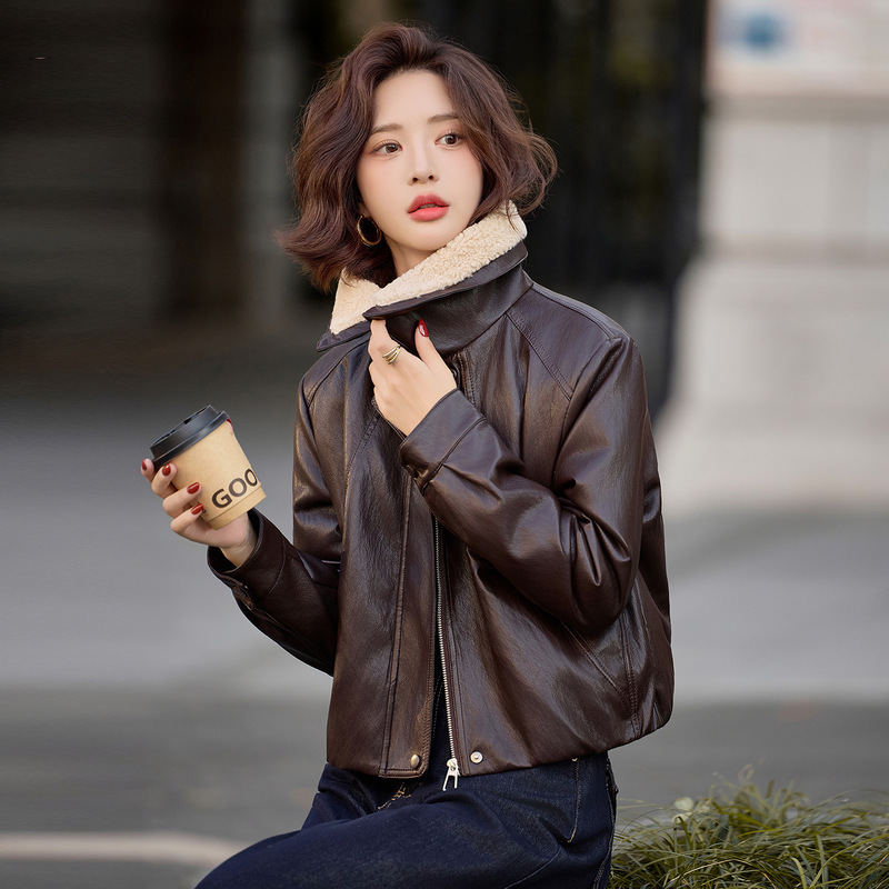 Haining Leather Jacket for Women 2025, Short Style with Lamb Fur Collar and White Duck Down, Sheepskin down Jacket, This Year's Hot-Selling Leather Jacket