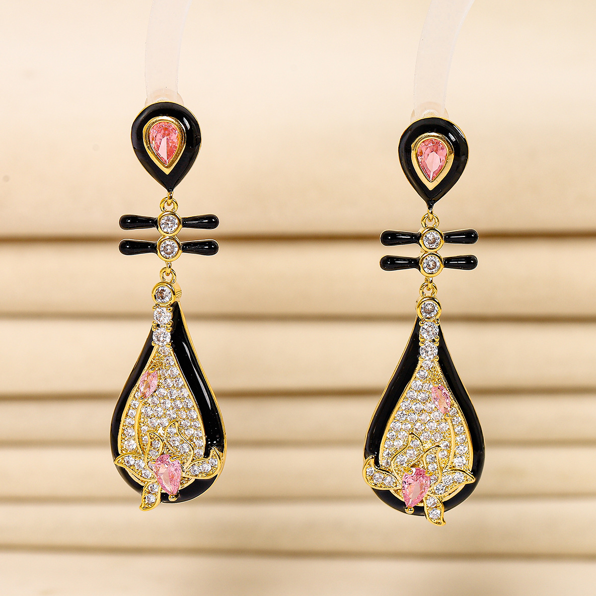 Retro fashionable trend earrings