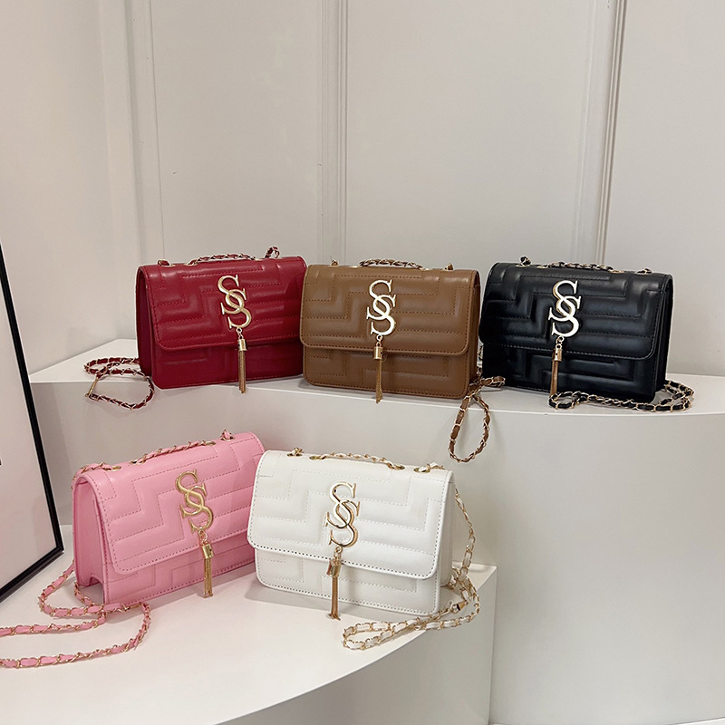 Bolso de cadena popular de este año bolso de mensajero retro femenino pequeño bolso cuadrado 2025 primavera nuevo bolso de hombro con borla de moda