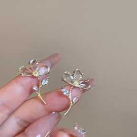 法式锆石花朵耳环女2025新款高级感耳钉超仙网红爆款百搭耳饰
