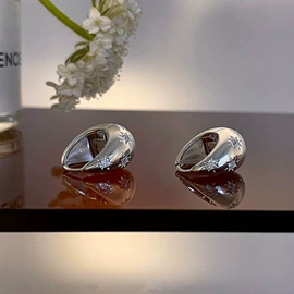 耳钉;项链;戒指