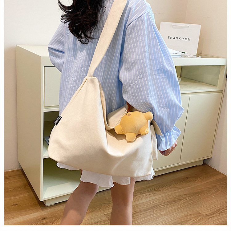 The 2024 new Korean-style simple and laid-back casual canvas crossbody bag and the large-capacity versatile tote bag are selling well undefined