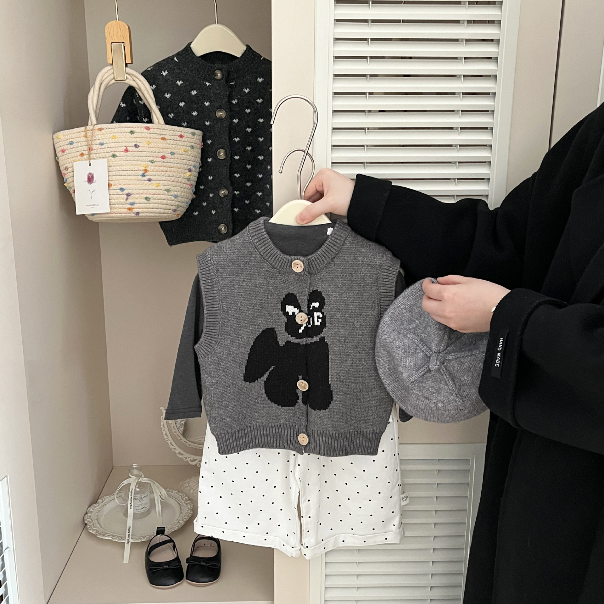 Niñas chaleco de punto cardigan chaleco de otoño nuevo estilo extranjero caricatura bebé gato chaleco suéter bebé vestido con hombro