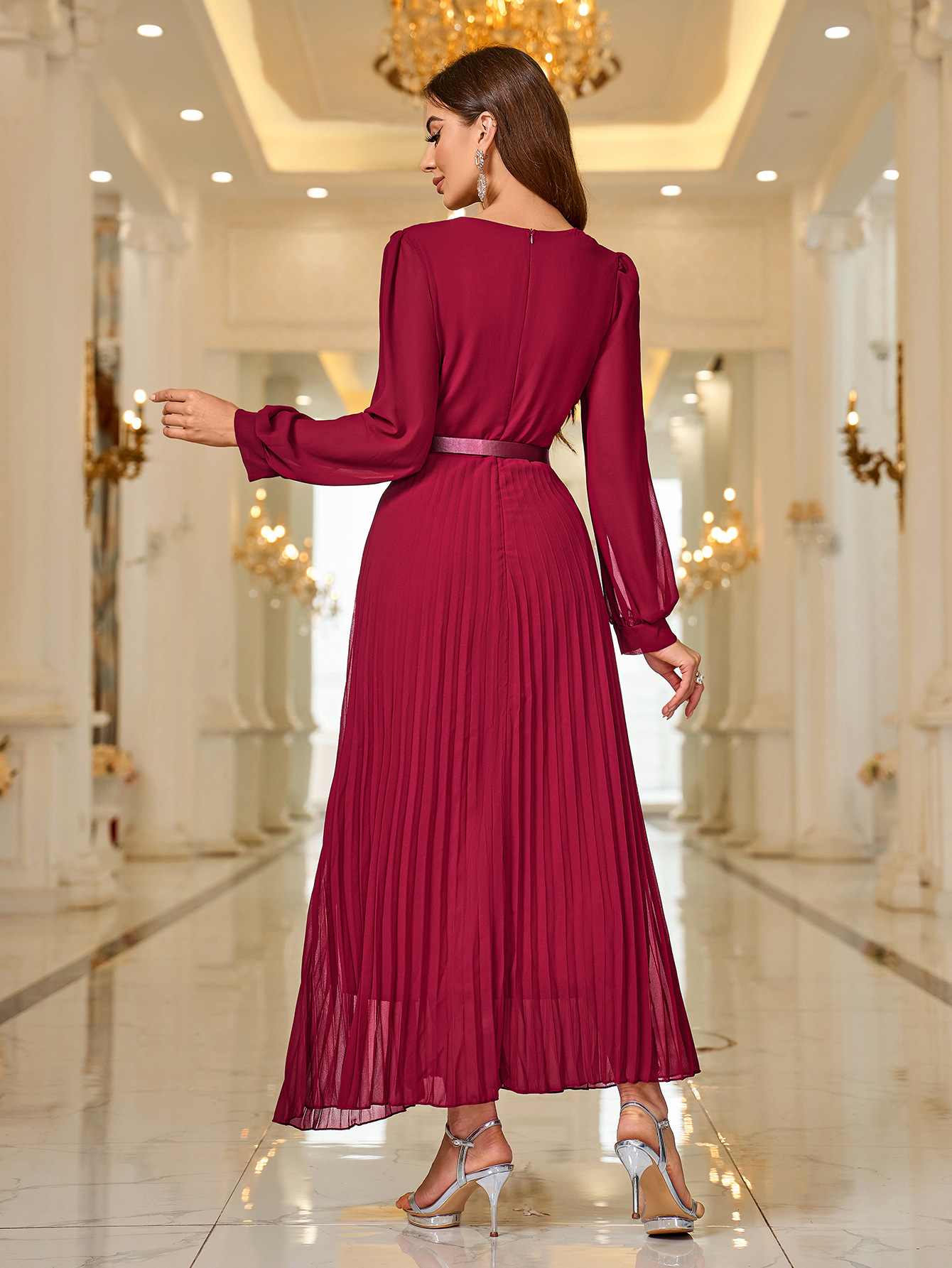 Otoño e invierno nuevo vestido Amazon sexy manga larga plisada con cinturón vestido de fiesta falda larga de Oriente Medio