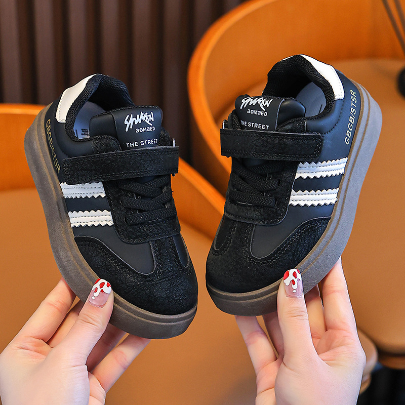 Zapatos de skate para niños 2025 nuevos niños primavera y otoño baja malla transpirable zapatos deportivos casuales antideslizantes zapatos de entrenamiento alemán