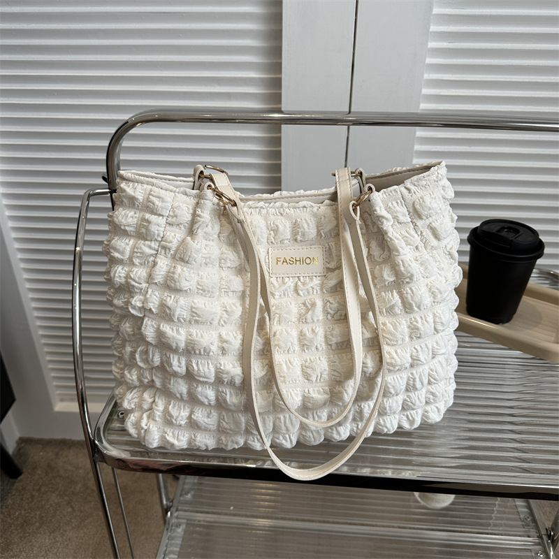 Estilo coreano de las mujeres estilo occidental plisado bolso de hombro de las mujeres 2023 textura de cercanías color sólido bolso de las axilas bolso de mano del todo fósforo moda