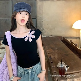 Cross-Border Black Cut Out Flower Design Niche Short-Sleeved T-Shirt for Women in Summer, Sweet and Spicy Slim Fit, Short Style with Right Shoulder Elegant