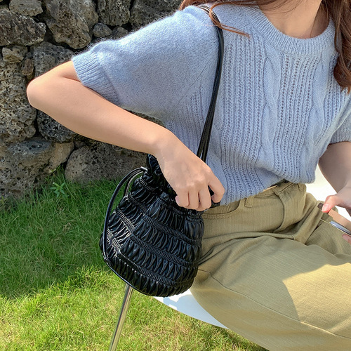 New Korean Bucket Bag for Women Drawstring PU Soft Leather Shoulder Bag for Women Large Capacity Personalized Trendy Creative Pleated Bag