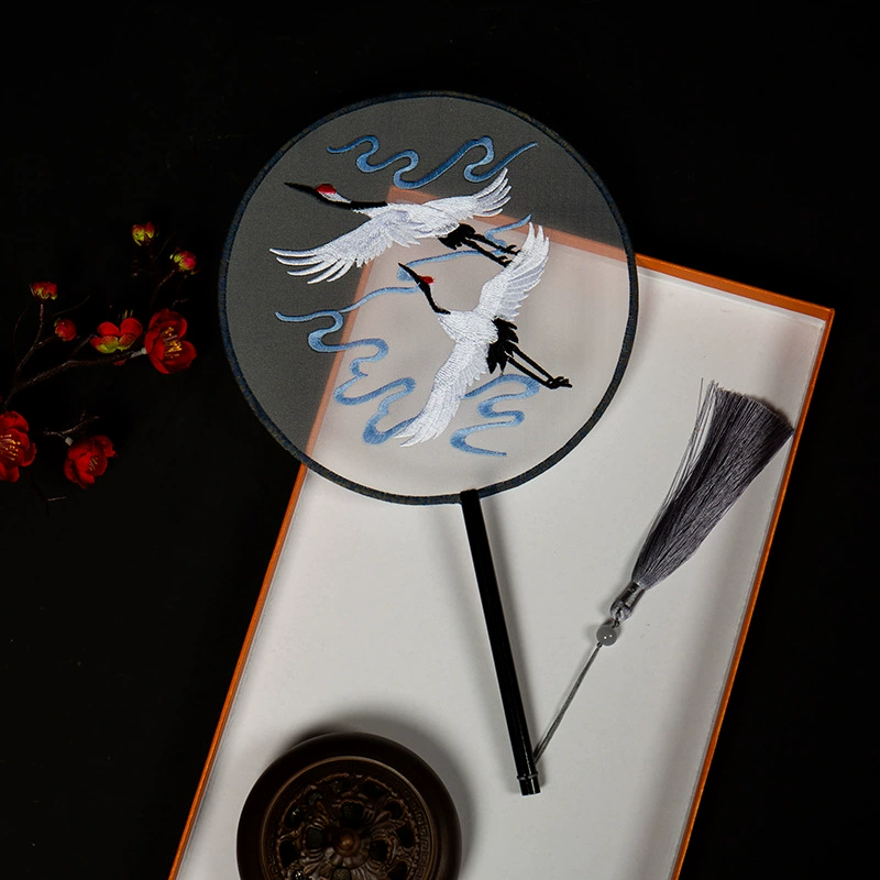 Китайский антикварный круглый веер с вышивкой Hanfu Универсальный танцевальный Фан Дворцовый Подиум Cheongsam Ice Silk Tassel круглый веер с длинной ручкой