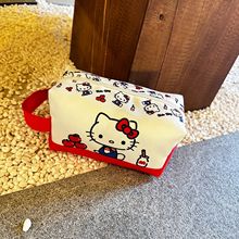 小苹果枕头包HelloKitty化妆包便携式大容量旅行可爱卡通手拿包