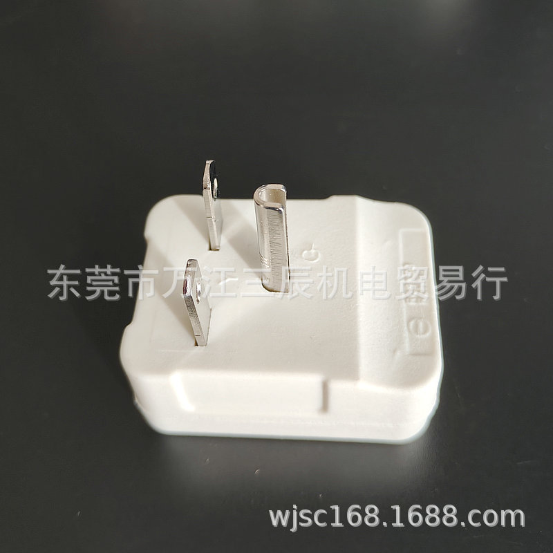 中国台湾隆光LKEW美式小插头LK7002-2白色方型15A250V NEMA 6-15P