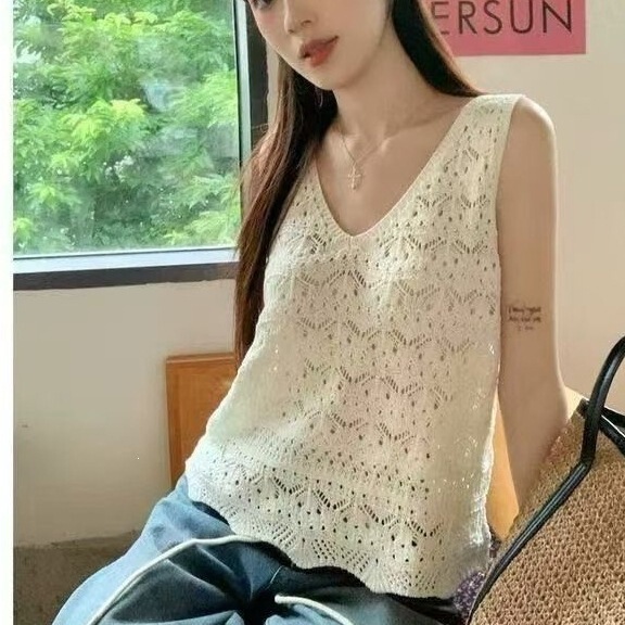 2026 Summer Fashion Hollow-Out Knit Sweater for Women, Loose Fit, Slimming, Versatile Pullover V-Neck Vest, Niche Short Style