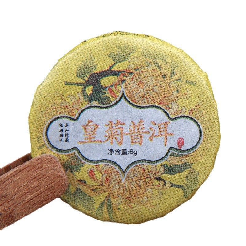 Puerh tea with chrysanthemum flowers