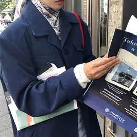 围巾;成人手套;丝巾