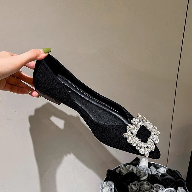 Zapatos franceses de punta de viento para mujeres 2026 nuevo verano poco profundo diamante cuadrado botones de botón temperamento negro zapatos de cama plana