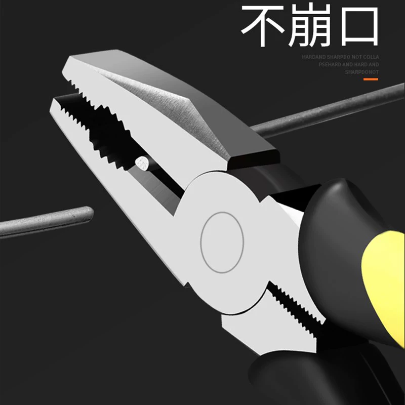 Большие прочные плоскогубцы электрика со стальными кусачками и железными вставками.