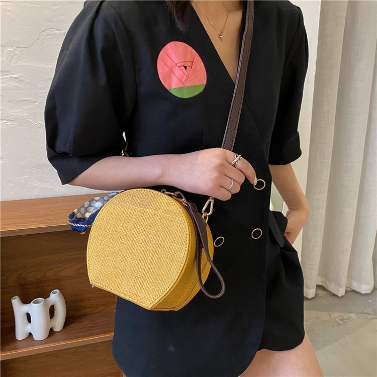 Korean Shoulder Messenger Portable Round Bag display picture 24