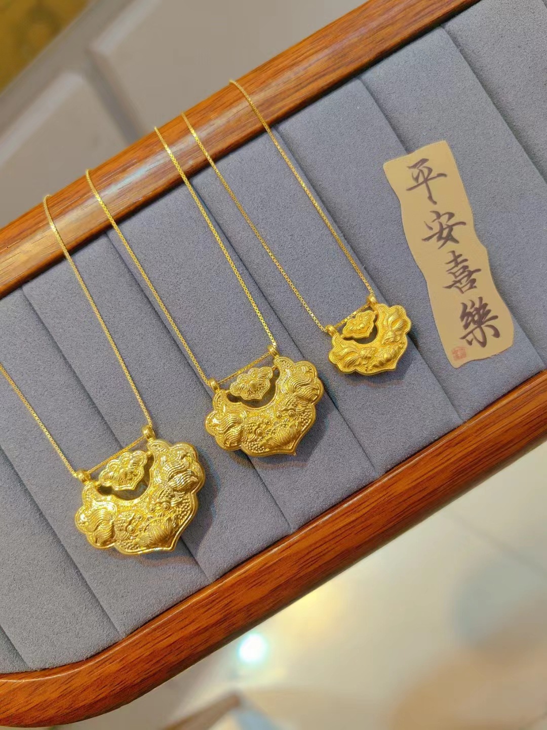 잉어 물고기자리 안전 잠금 장치 + 티타늄 목걸이 + 고급 선물 상자 + 국가 검사 인증서