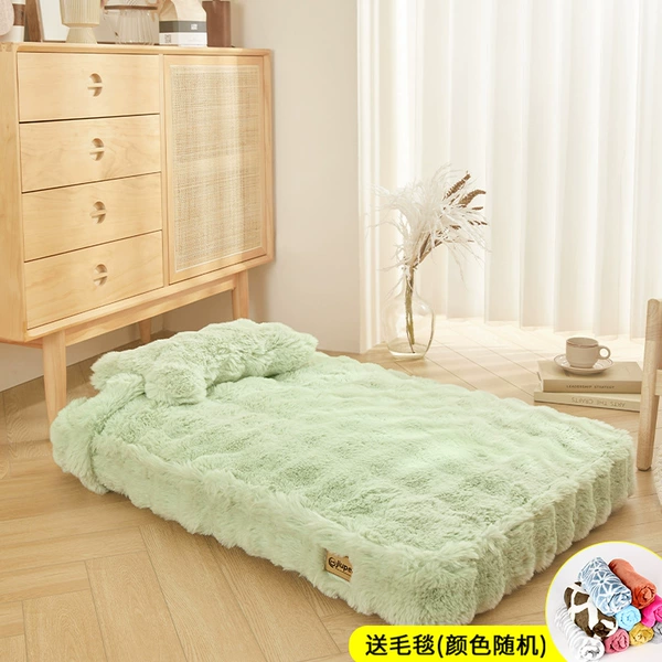 Green pillow, duvet