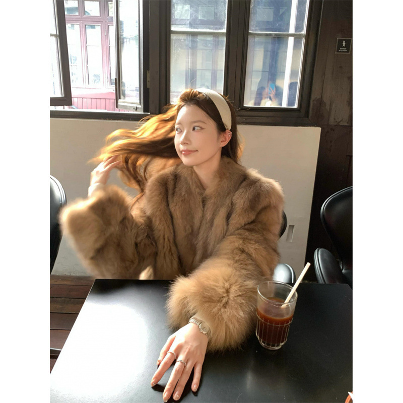 2025 New Winter French Design Sense Furry Environmentally Friendly One-Piece Fur High-End Jacket Cardigan for Women 2025 New Winter French Design Sense Furry Environmentally Friendly One-Piece Fur High-End Jacket Cardigan for Women