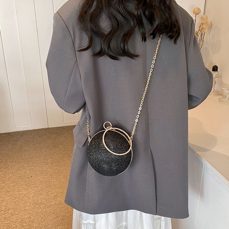 Bolso de diseño de personalidad esférico2024 bolso redondo de mano de moda europea y americana, bolso de cadena de hombro de lujo ligero