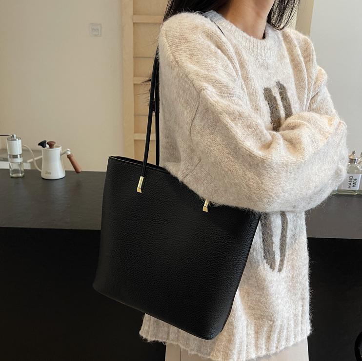 Bolso de viaje de moda simple para mujeres 2024 nuevo retro versátil bolso de hombro de nicho de alto nivel bolso de cubo