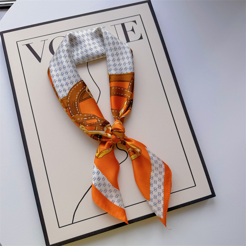 Primavera y verano nueva bufandas de impresión de letras de satén 70 × 70 bufandas de seda pequeñas bufandas cuadradas de alta calidad bufandas de estilo francés
