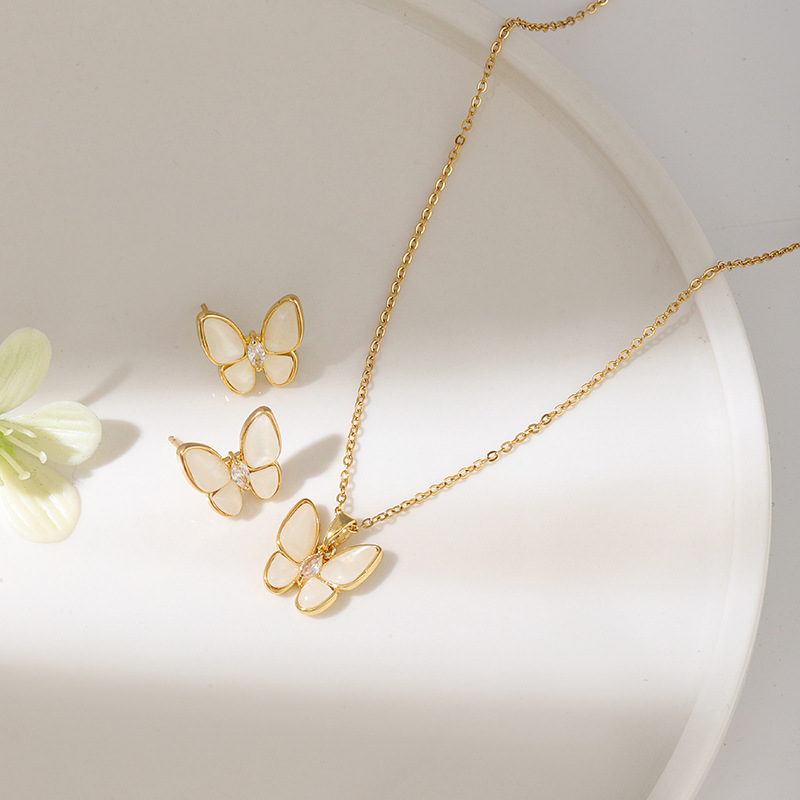 De alto grado de color ópalo mariposa collar pendientes traje elegante encanto mariposa collar titanio acero plateado 18K