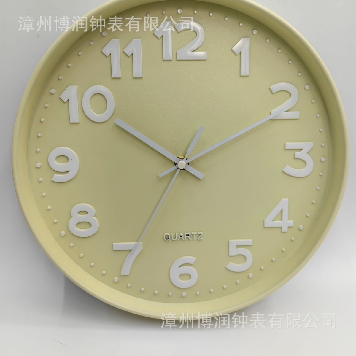 Reloj de pared redondo minimalista y silencioso.