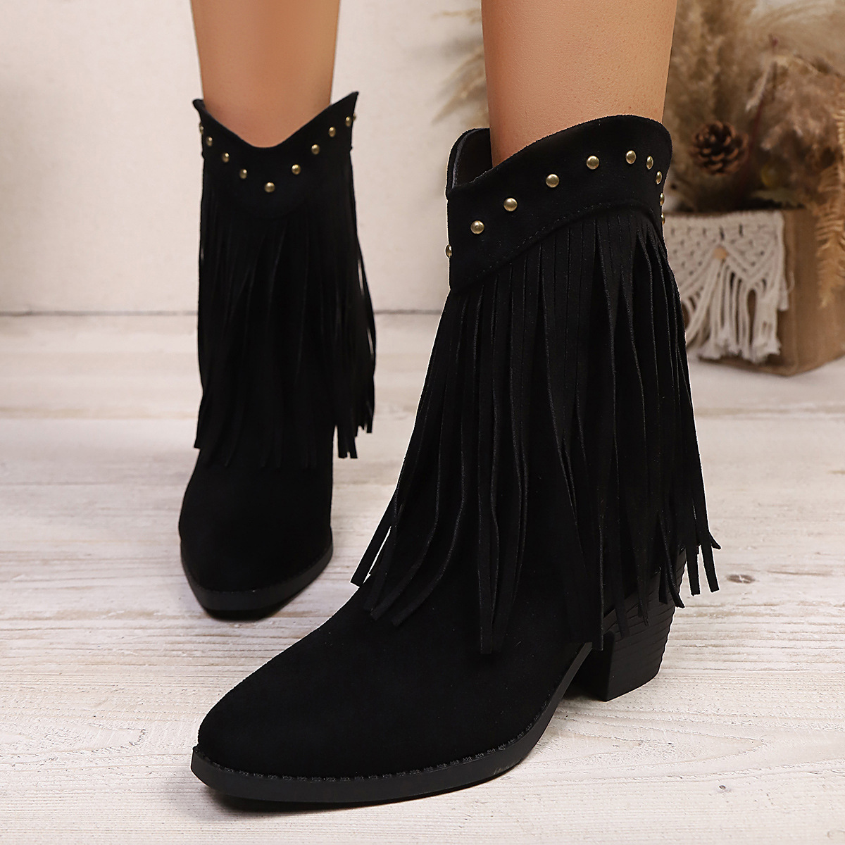 Retro-Wildlederstiefel für Damen mit hohem Absatz, Quasten, Blockabsatz, spitzer Zehenpartie und Nieten – Westernstiefel zum Hineinschlüpfen, neuer Winterstil_voghion.com