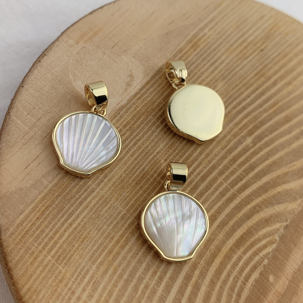 Simple Style Color Block Shell Wholesale Charms Jewelry Accessories display picture 2