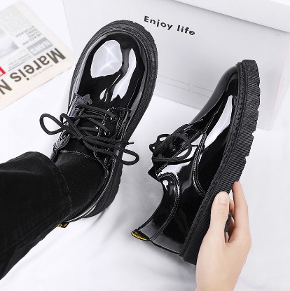 Zapatos de cuero para hombres de otoño nuevo estilo de Hong Kong retro Inglés brillante ropa de moda universal vestido formal zapatos de boda novio