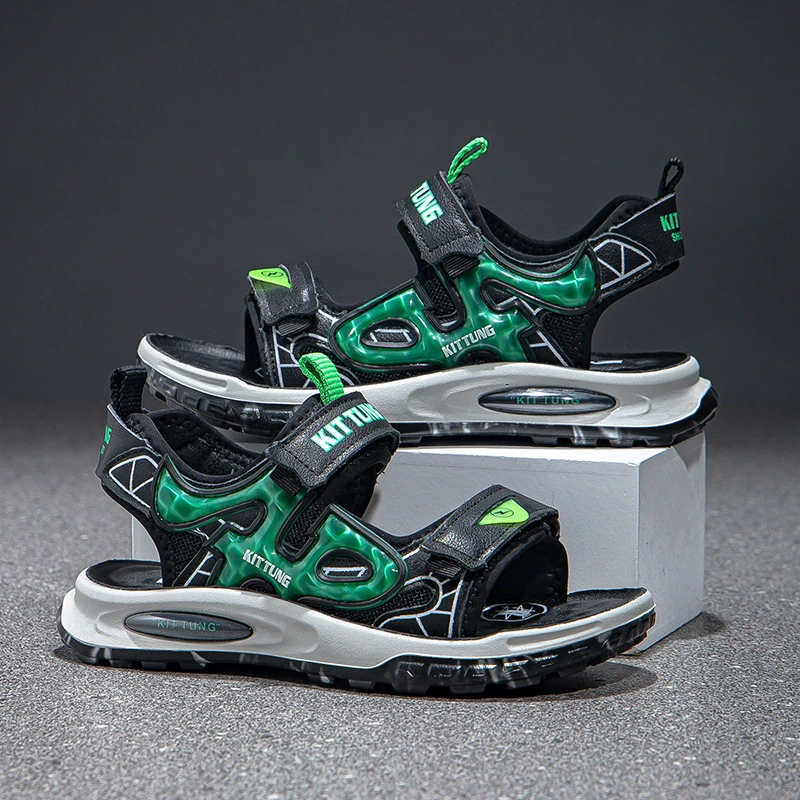 Сандалии для мальчиков 2024 года, новая летняя пляжная обувь для мальчиков, средняя и большая детская Нескользящая Летняя детская обувь из воловьей кожи с мягким дном