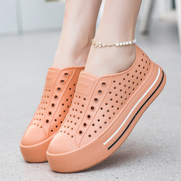 Summer casual Crocs-style slippers platform
