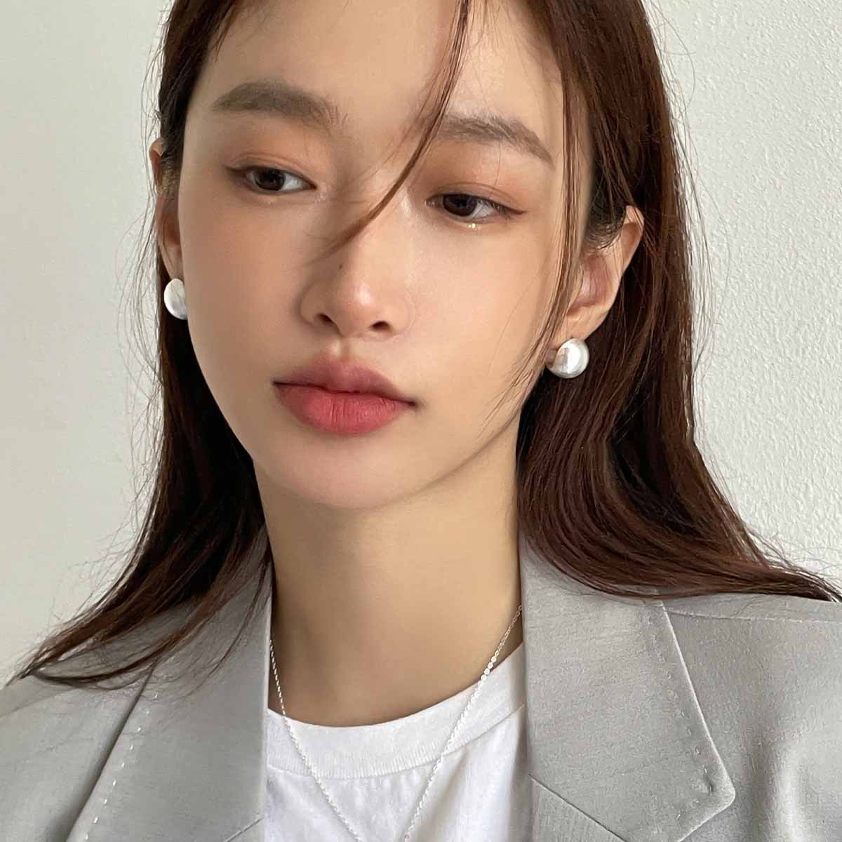 South Korean minimalist designed, high-end, cool-style earring, metal silver hoop earring for women