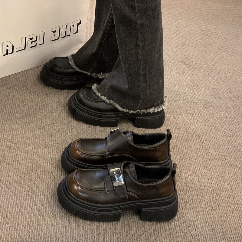 2024 Primavera de moda nuevos zapatos de suela gruesa de tacón grueso de una sola capa de Velcro mocasines de estilo británico zapatos de cuero de aumento de altura de todo fósforo