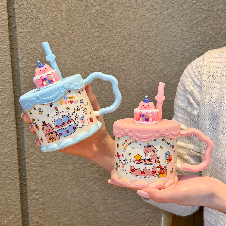 Bonita tarta de cumpleaños de dibujos animados marca taza de agua potable casera taza de paja de oficina de alta cara de taza de cerámica para niñas