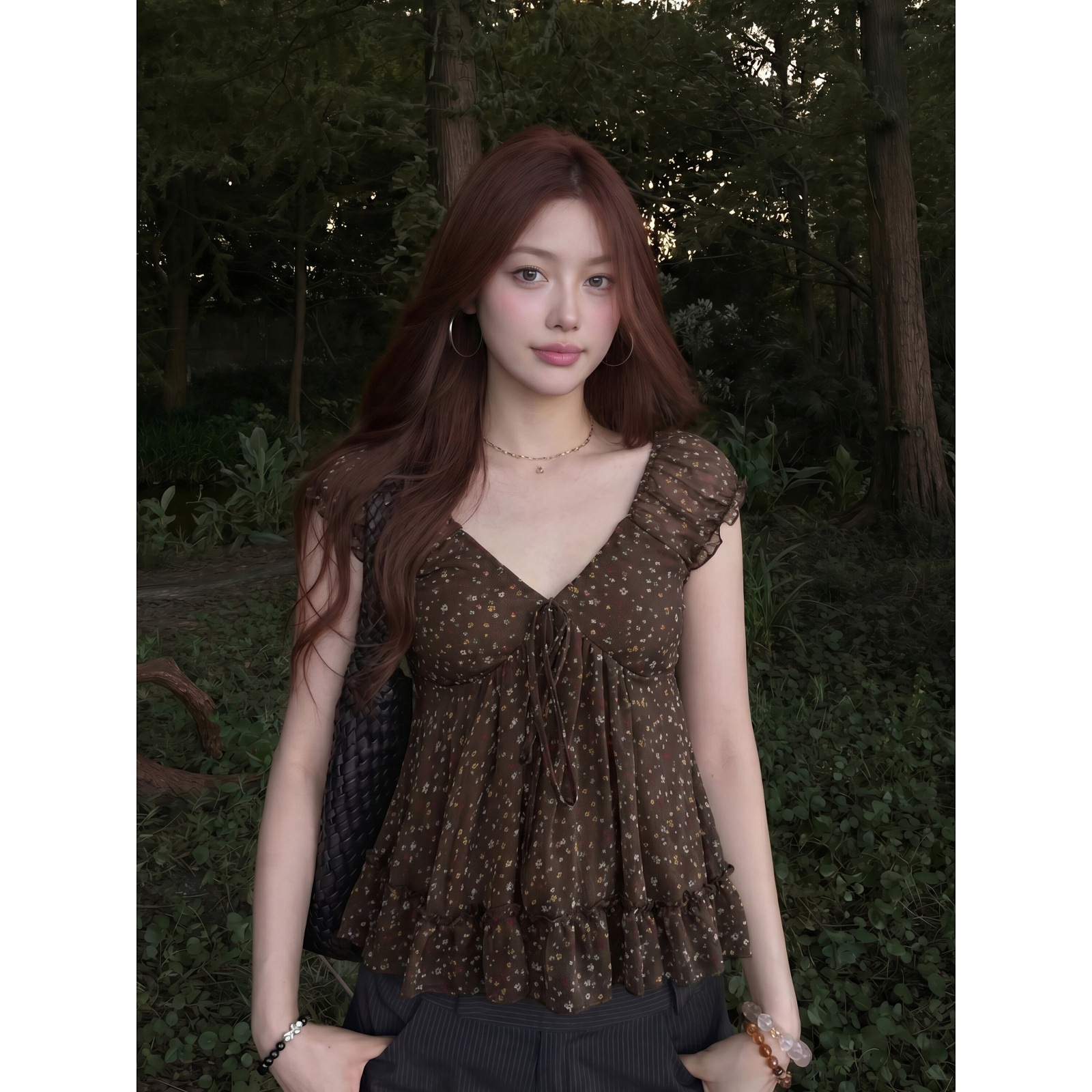 French retro floral chiffon blouse for women, summer V-neck tie-up ruffle short sleeves, slim waist, gentle style.