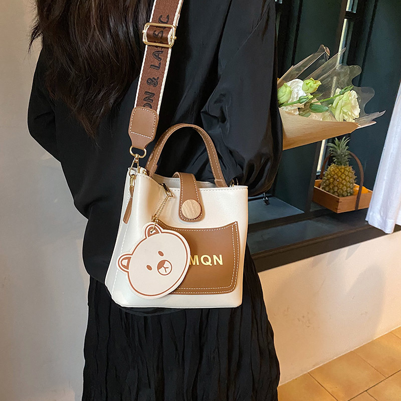 Diseño de nicho bolso a juego para mujeres 2023 nuevo popular bolsa de cubo bolsa de mensajero portátil de celebridades en línea de alta calidad