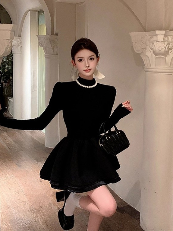 赫本风小黑裙半高领长袖裙子2025新款收腰内搭连衣裙女黑色蓬蓬裙|undefined
