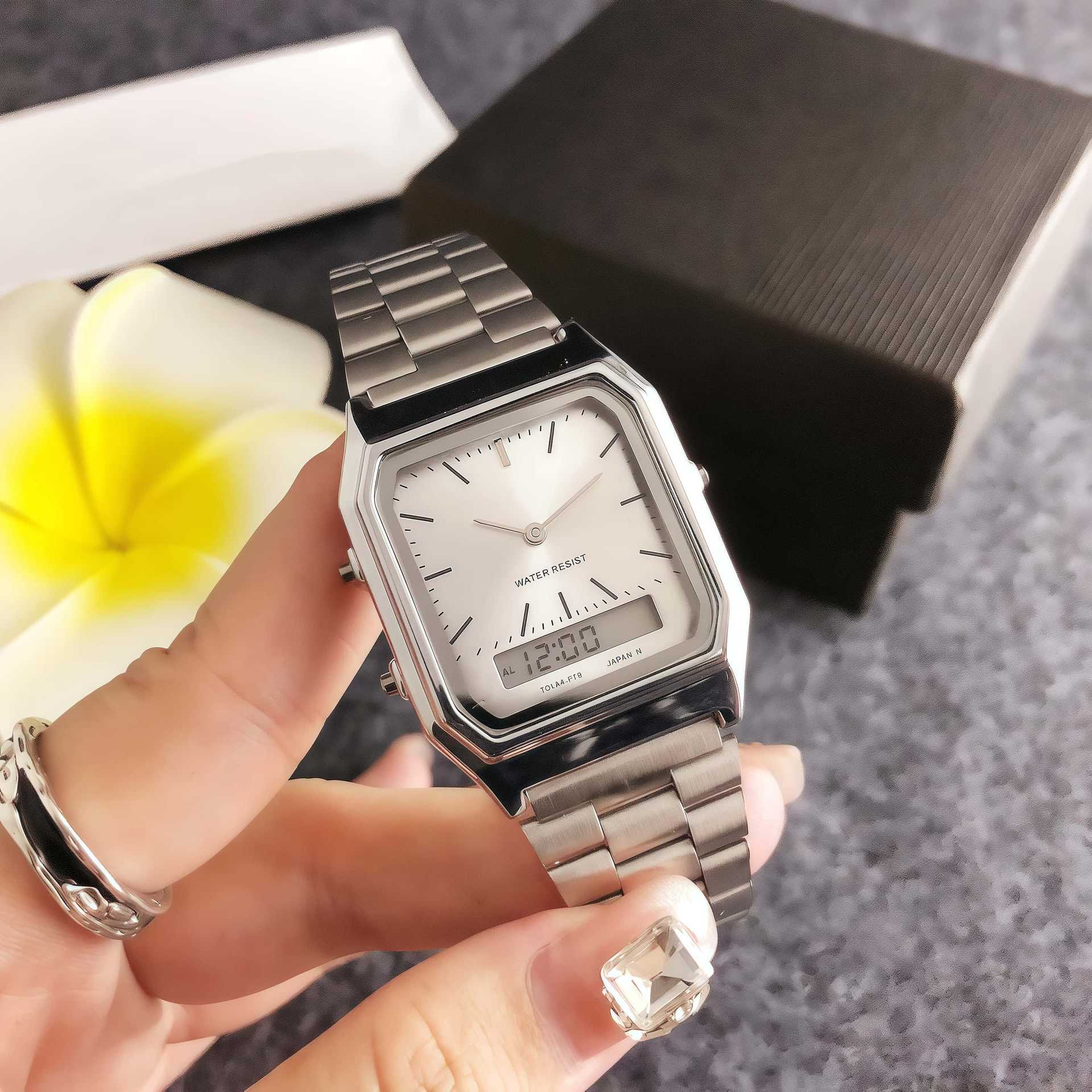 電子はクォーツ時計合金ステンレス鋼クラシックレトロ防水クォーツメンズ腕時計発光表示クロノグラフ時計