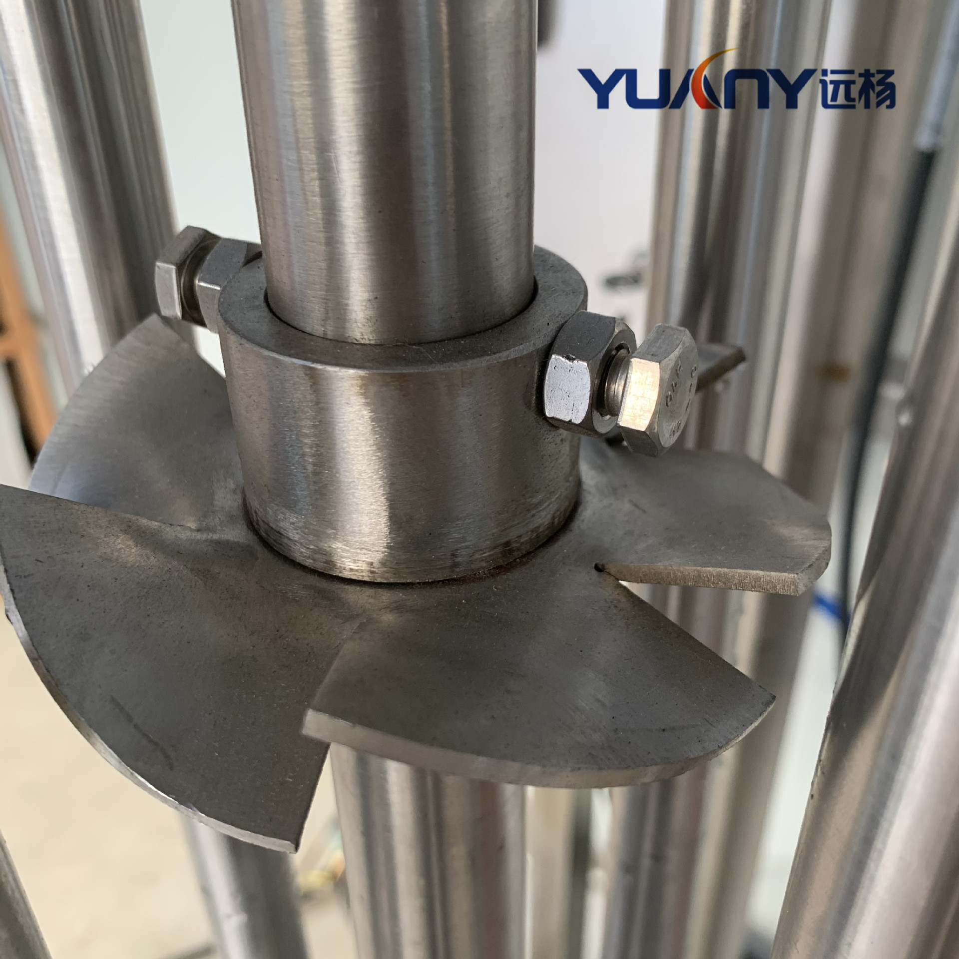 �������������豸�߼��з�ɢ���ʻ�ʵ������Զ���е