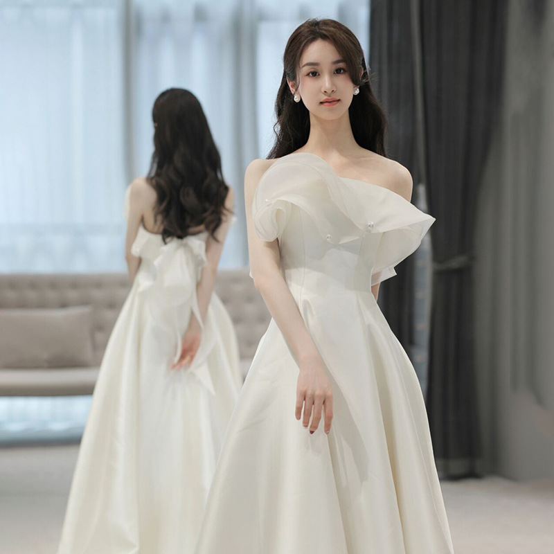 Novia coreana de pecho ligero vestido de boda otoño 2025 nuevo hombre pequeño matrimonio blanco compromiso viaje vestido de disparo