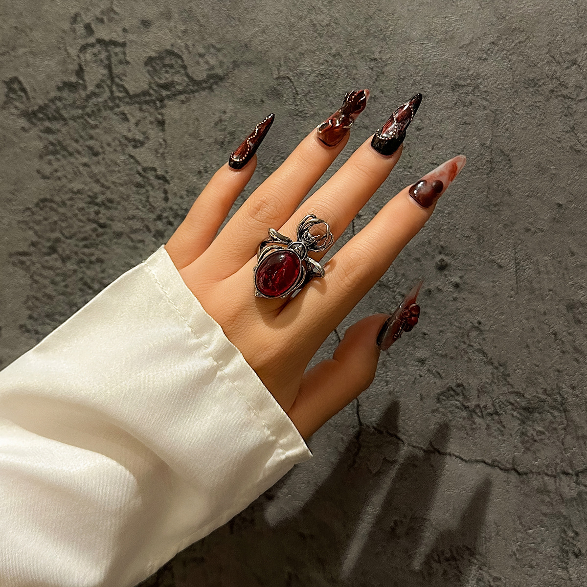 Halloween Blutfarbener Edelstein Choker Damen Halskette Persönlichkeit Blutstropfen Blutspinne Punk Halsband_voghion.com
